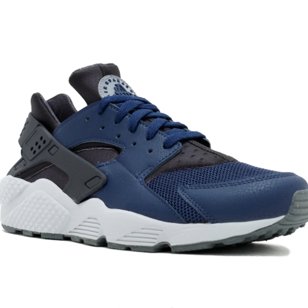 Nike Air Huarache "Midnight Navy/Dark Grey" sneakers.